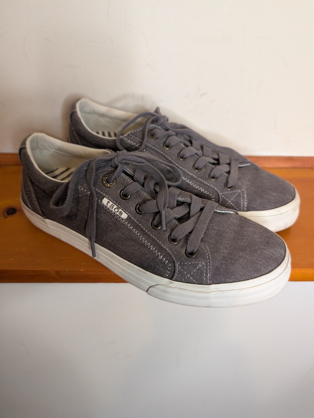 Taos Footwear Plim Soul Canvas Sneaker Gray Lace Up Comfort Women's 9.5